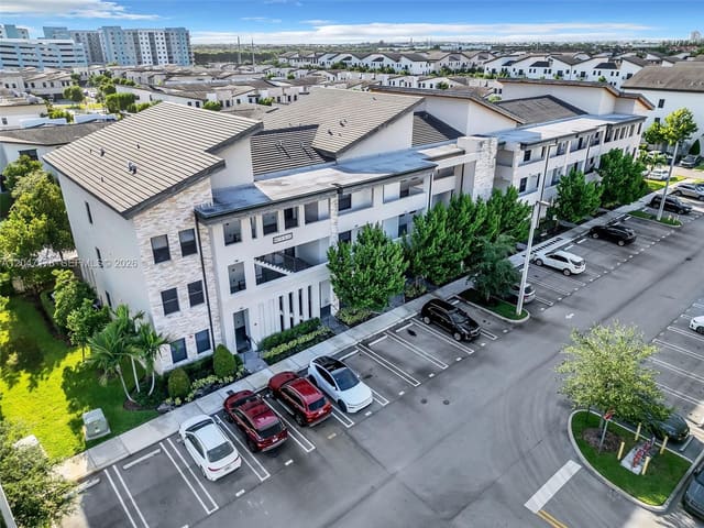8045 NW 104th Avenue 32, Doral, FL 33178