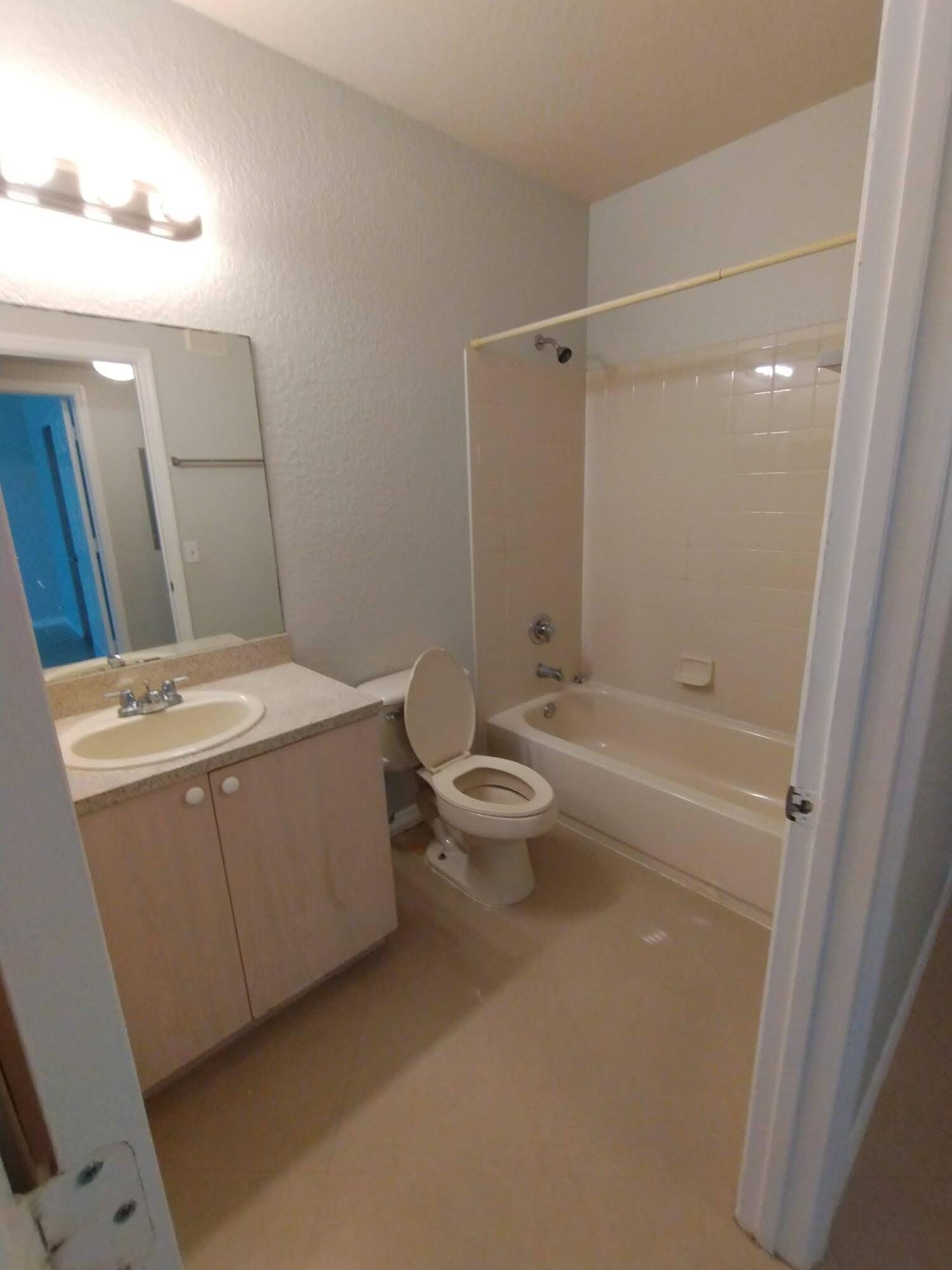 2307 Belmont Lane 2307 — photo 6