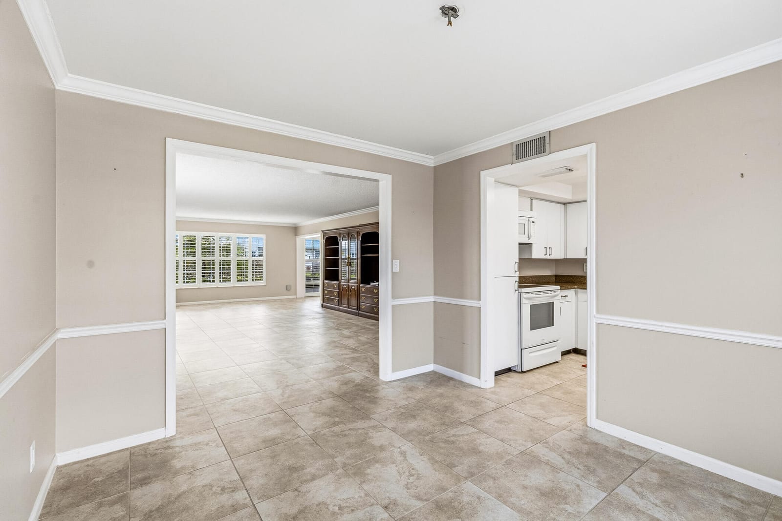 2741 Ocean Drive 31d — photo 10