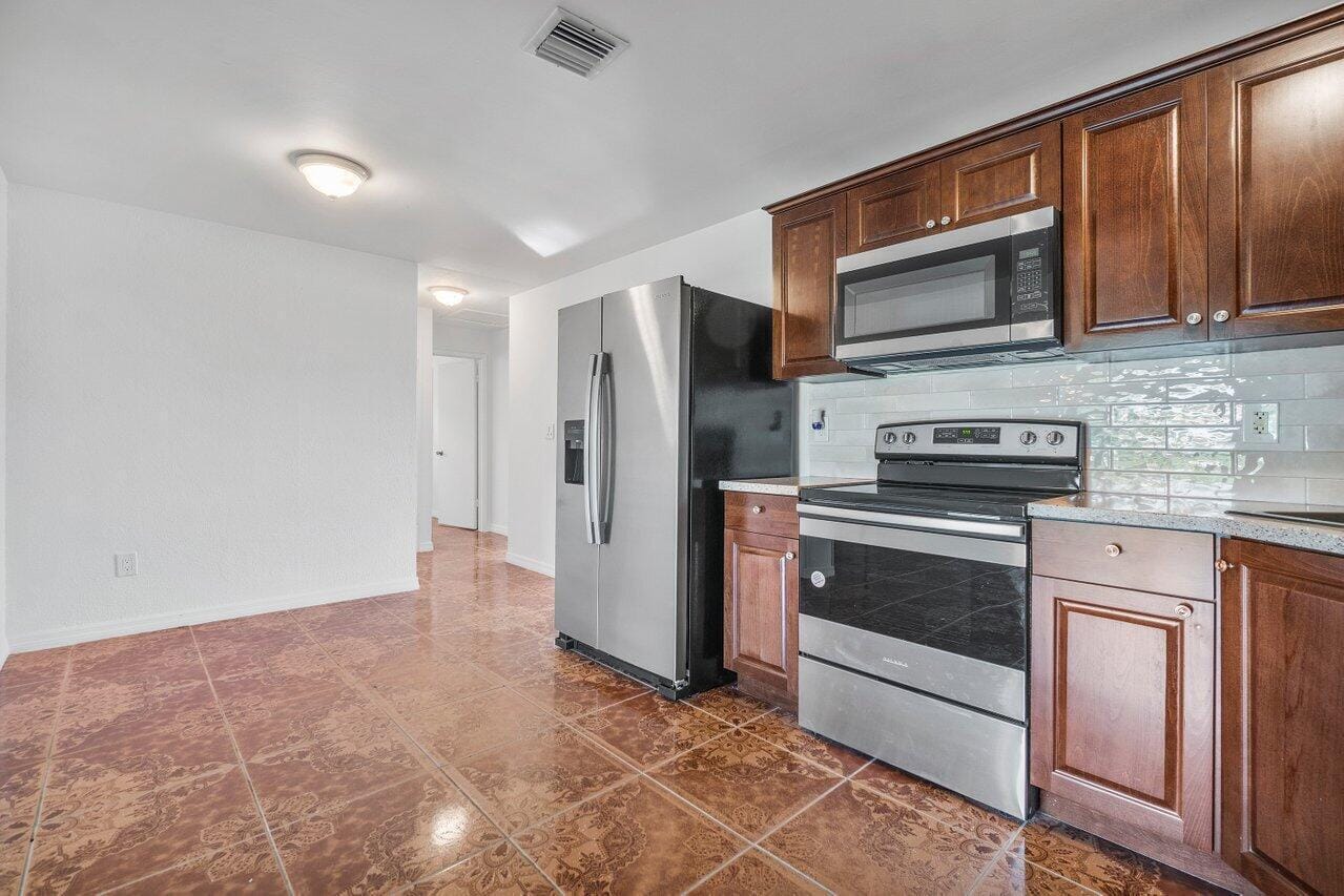 4271 Empress Street — photo 8