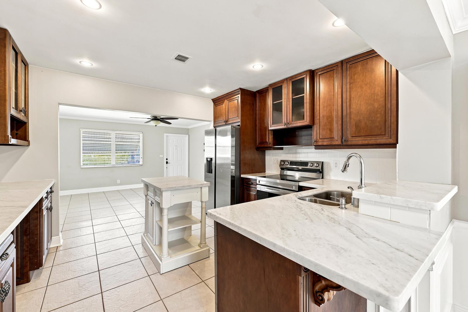 Pending home at 4569 NW 16th Avenue, Tamarac, FL 33309