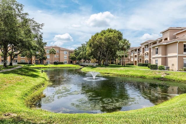 5060 Fairways Circle F101, Vero Beach, FL 32967