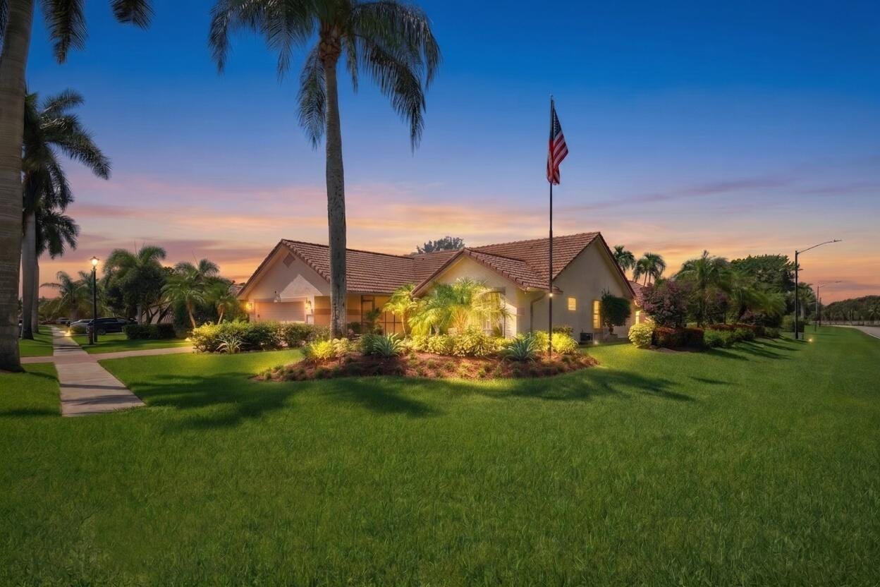 Pending home at 10080 Canoe Brook Circle, Boca Raton, FL 33498