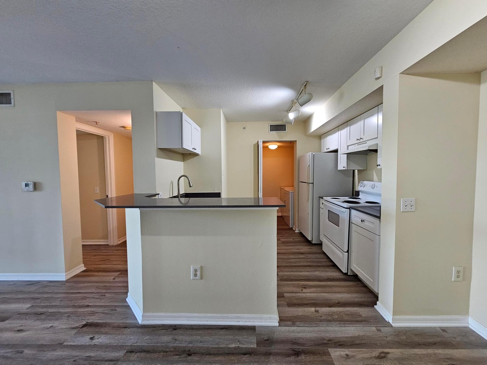 604 Villa Circle 604 — photo 2