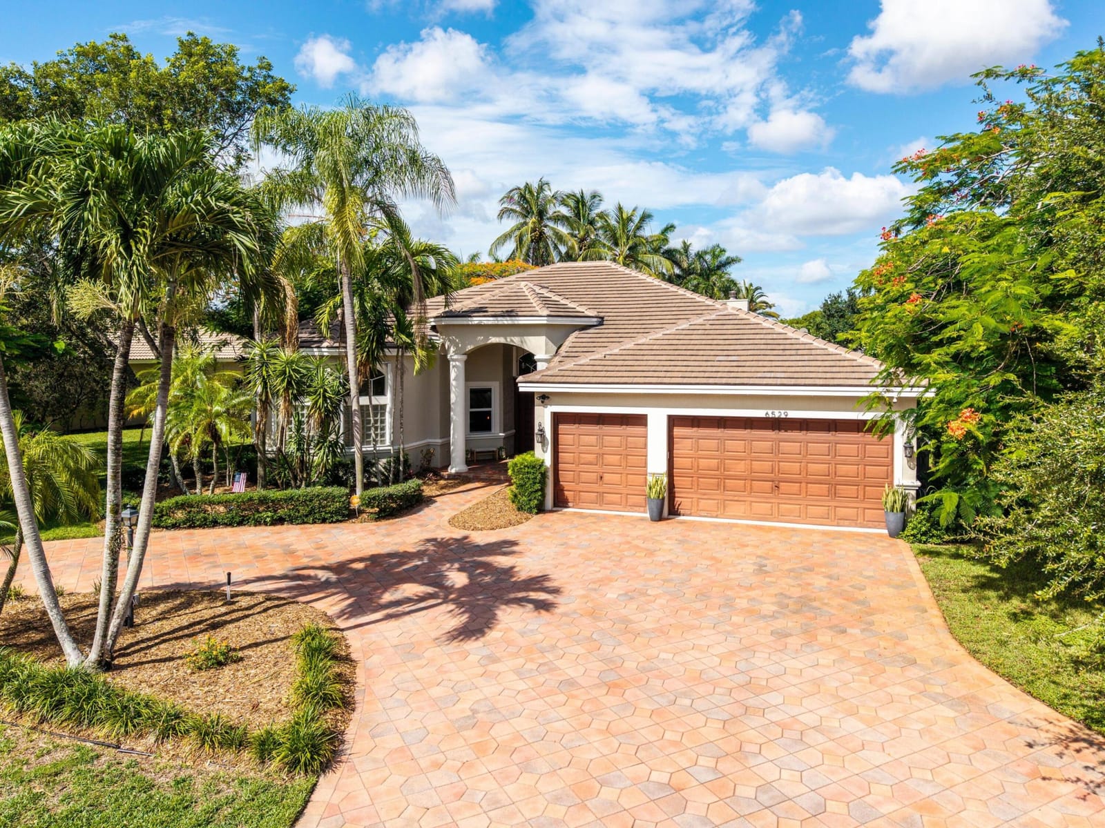 Pending home at 6529 NW 103rd Terrace, Parkland, FL 33076