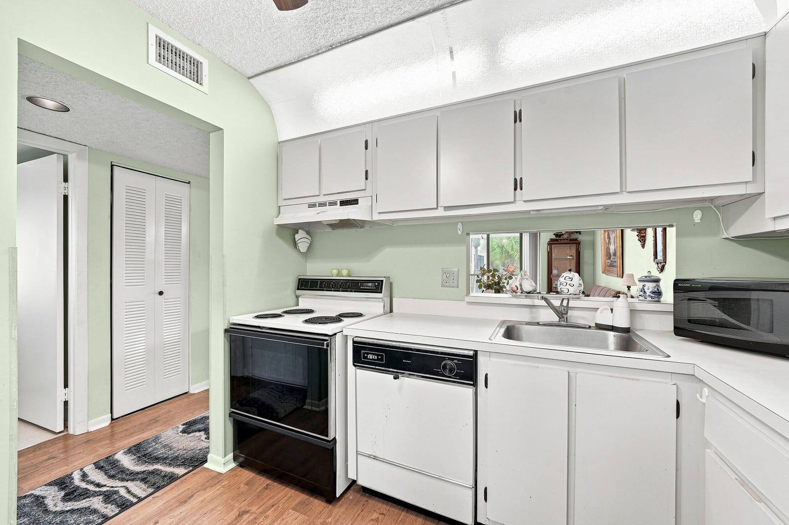 5370 Las Verdes Circle 304, Delray Beach, FL 33484 photo 11