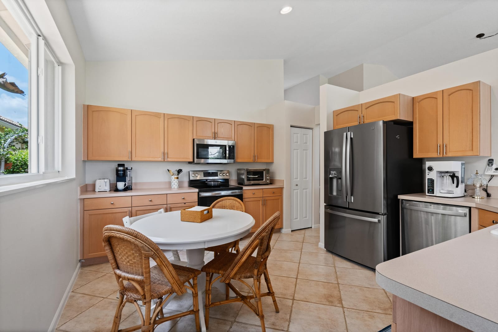 1618 SE Shelburnie Way — photo 4