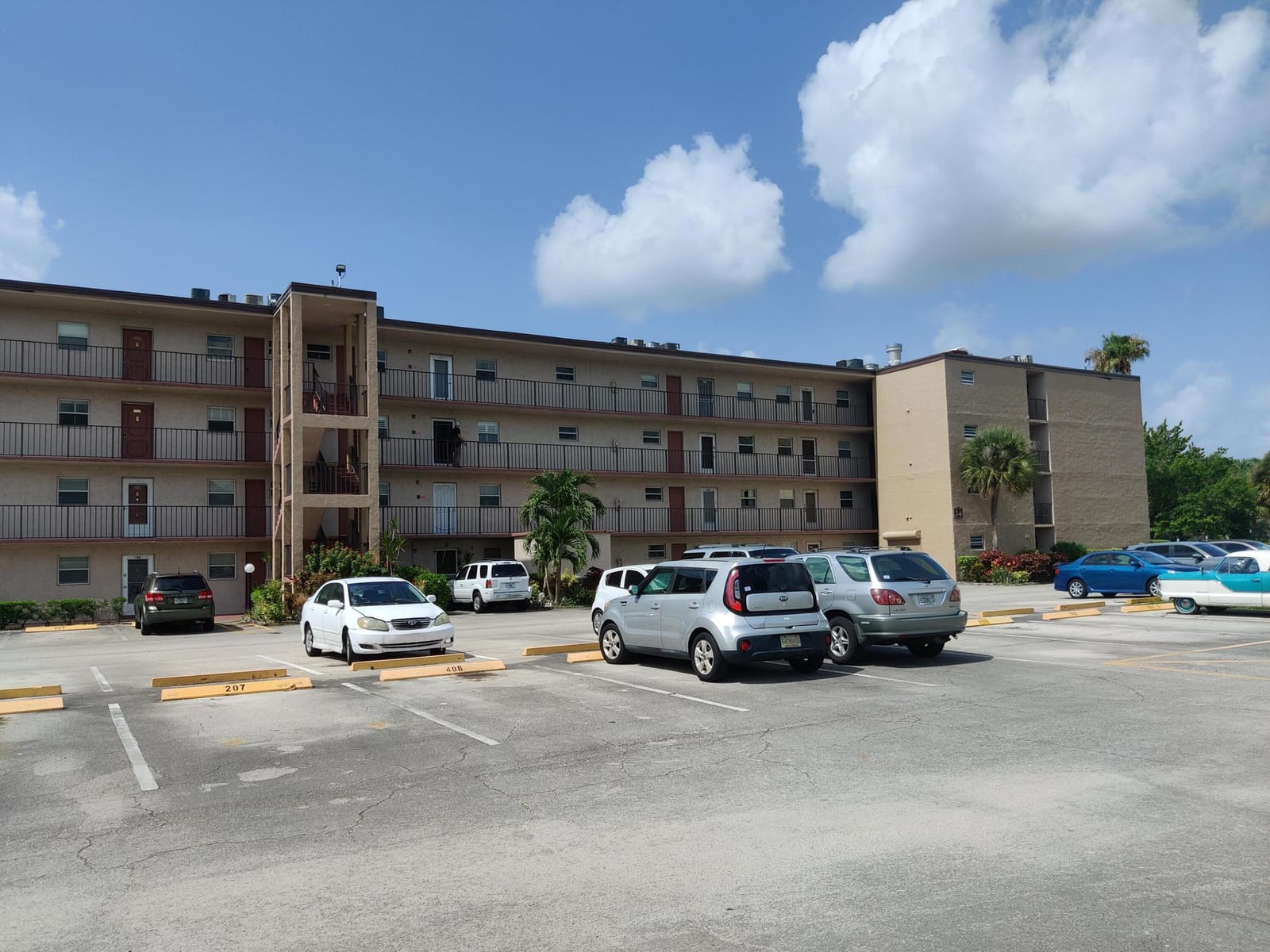 225 Bonnie Boulevard 405 — photo 2