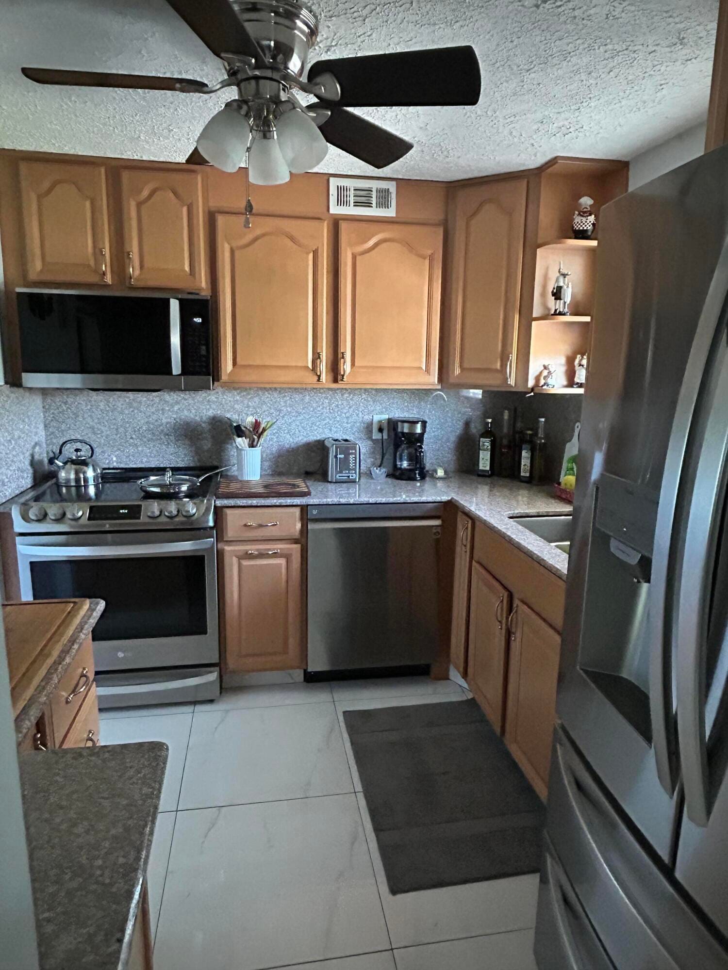 225 Bonnie Boulevard 405 — photo 6