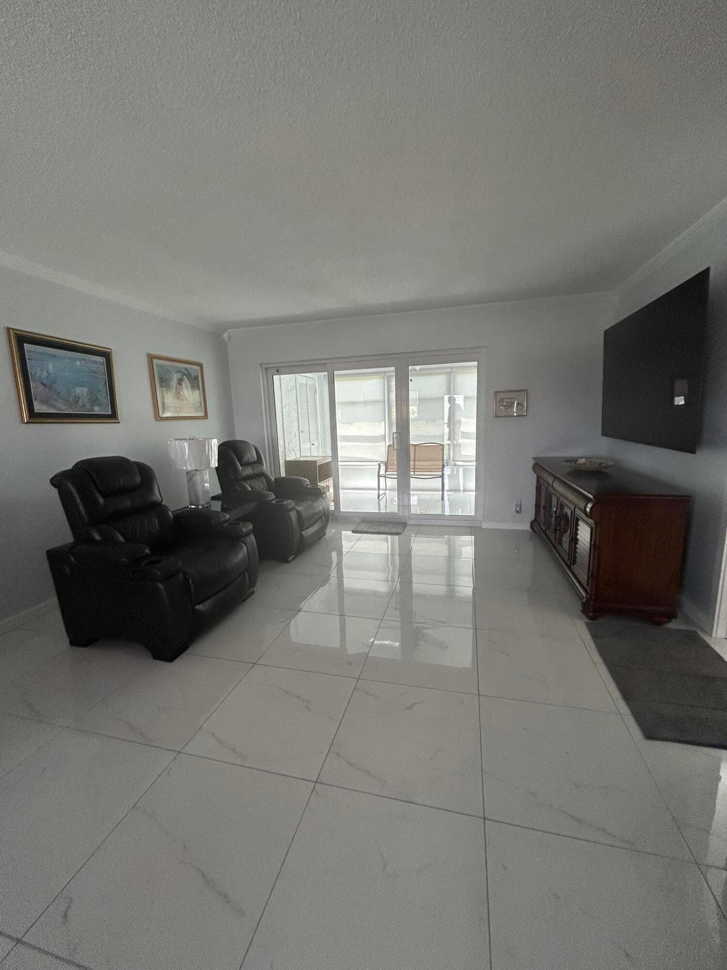 225 Bonnie Boulevard 405 — photo 7
