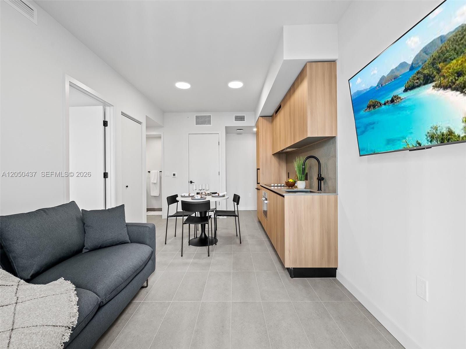 121 NE 5th Street 3706, Miami, FL 33132 photo 2