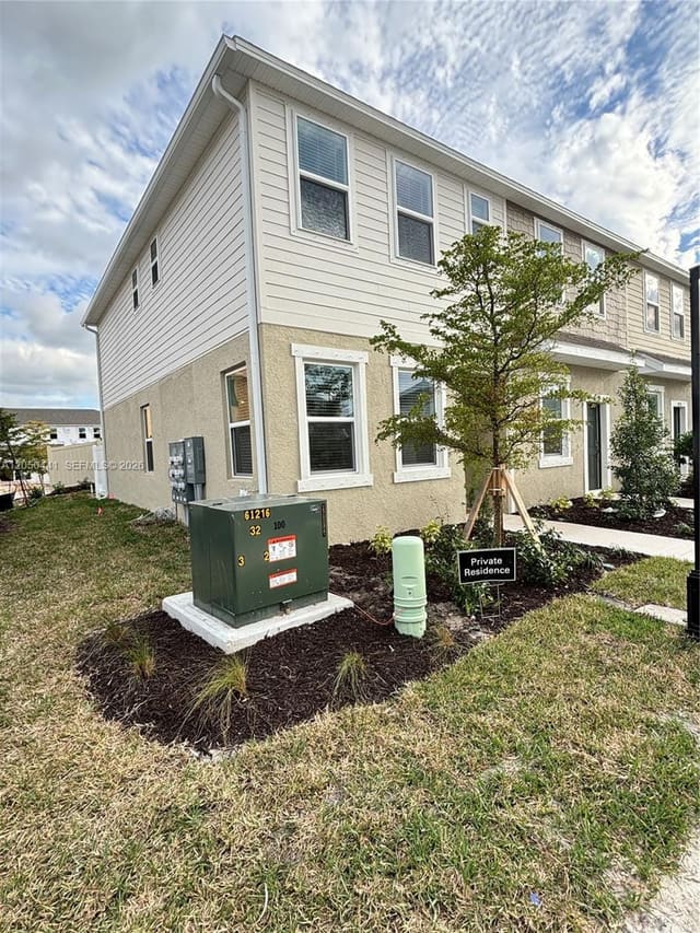 8768 Daybreak Street, Sarasota, FL 34241