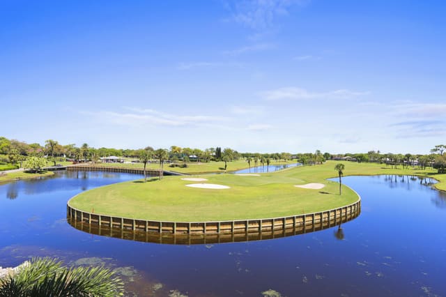 5172 SE Club Way 207, Stuart, FL 34997