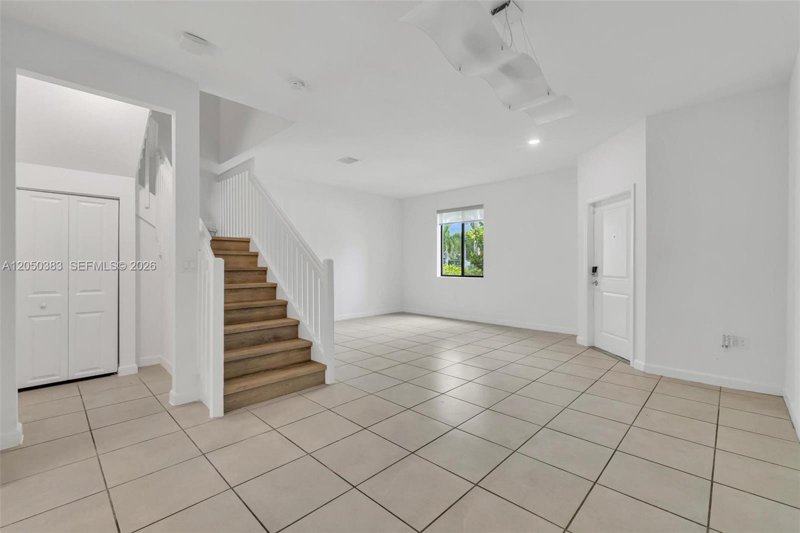 582 NE 207th Street, Miami, FL 33179 photo 4