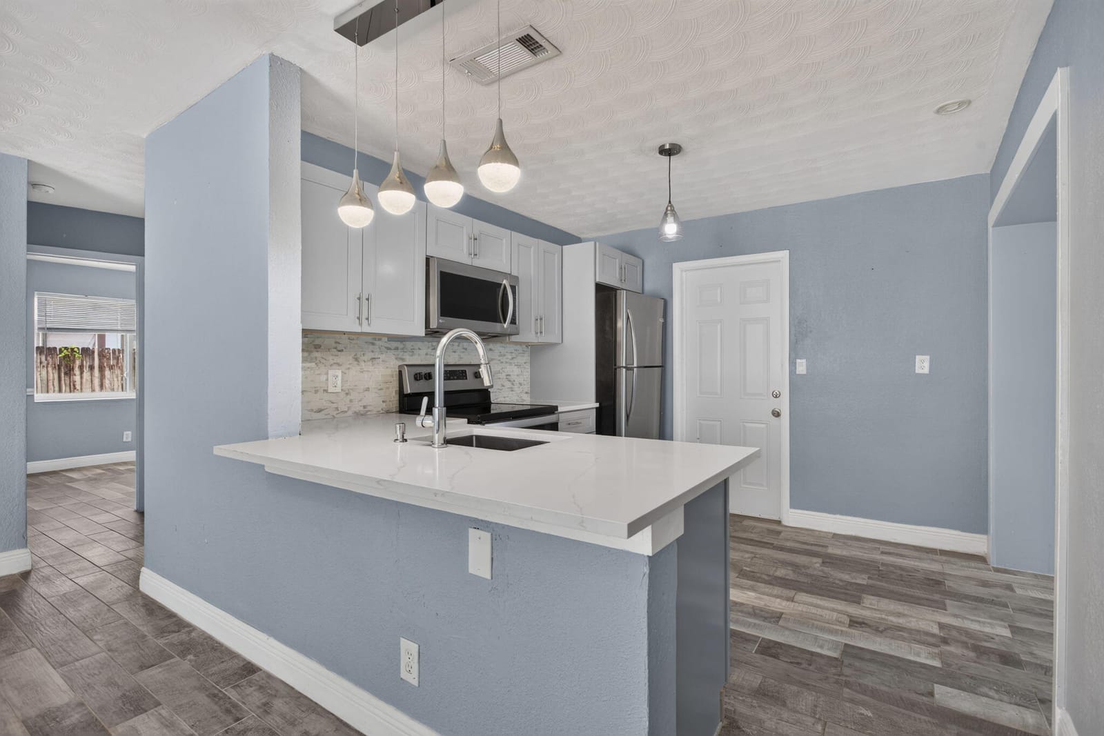 2811 NE 9th Terrace — photo 9