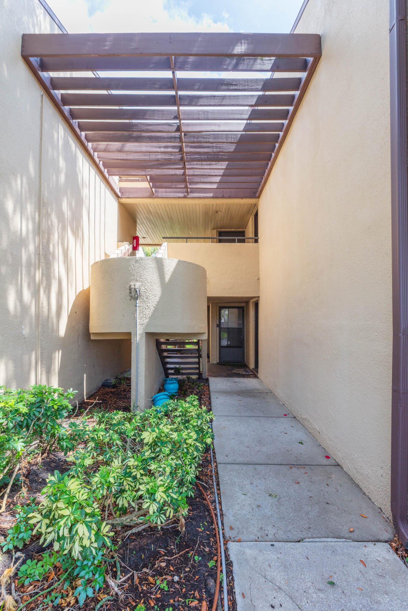 895 N Village Drive N 204, St. Petersburg, FL 33716