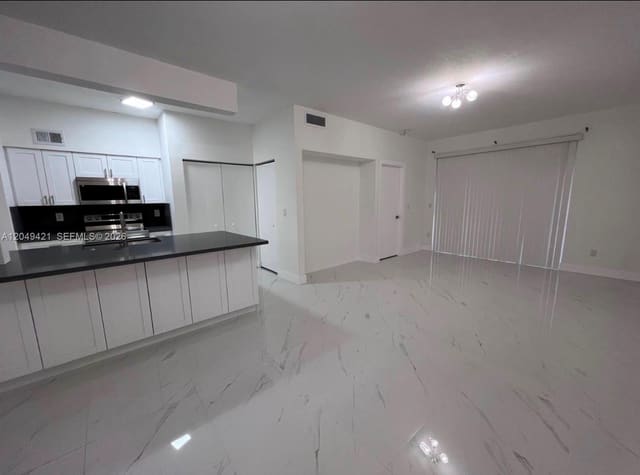18344 NW 68th Avenue F, Hialeah, FL 33015