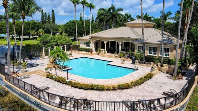 1400 Crestwood Court S 1402, Royal Palm Beach, FL 33411