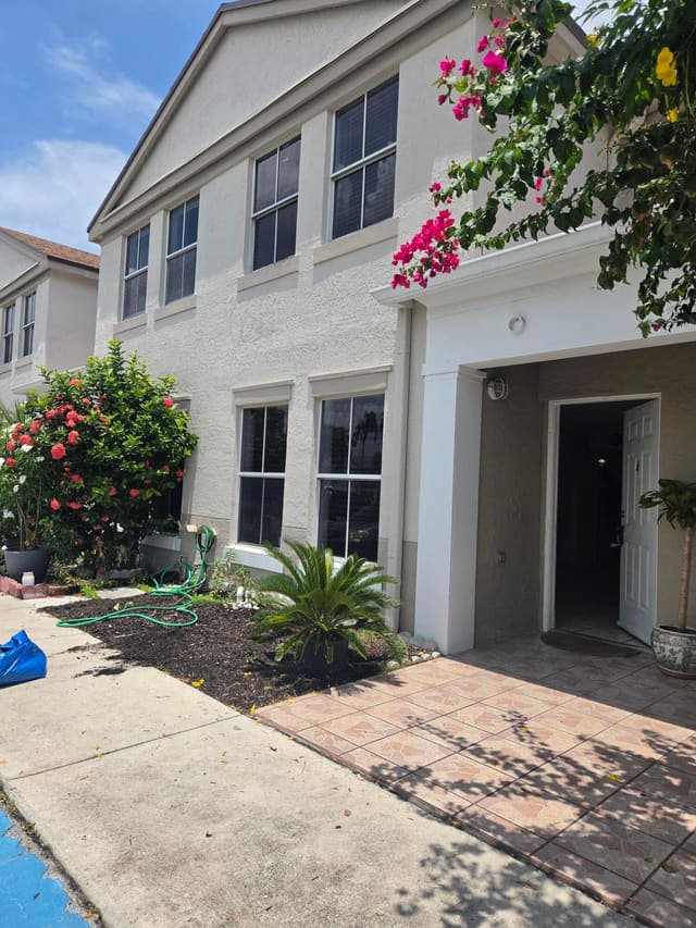 9187 Fontainebleau Boulevard 419, Miami, FL 33172