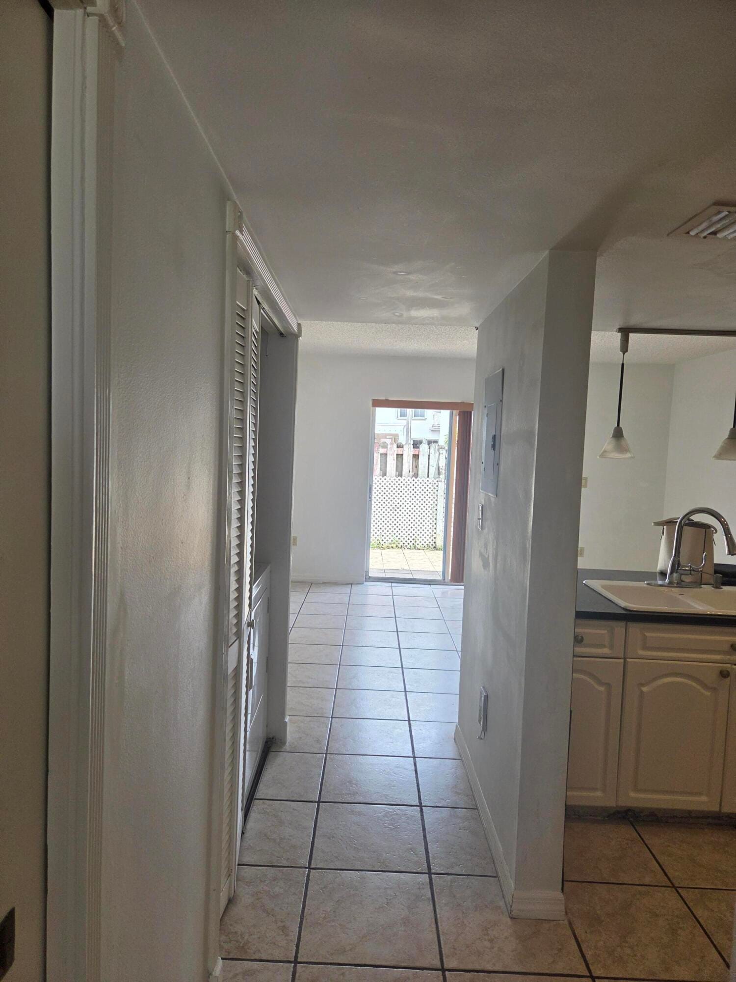 9187 Fontainebleau Boulevard 419 — photo 5