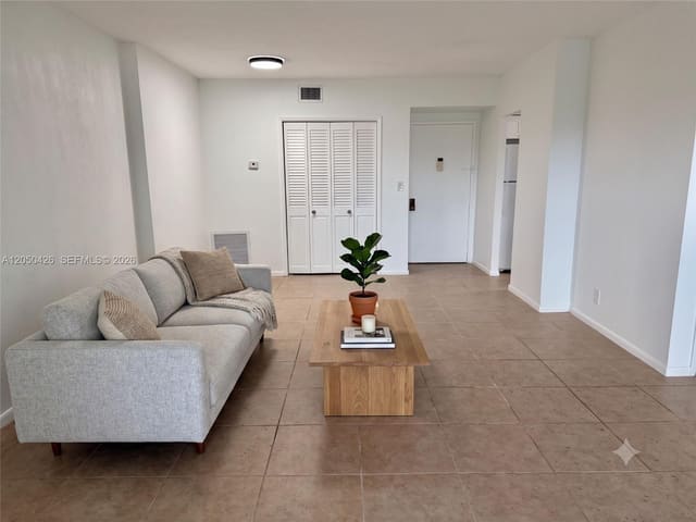 4400 Hillcrest Drive 308A, Hollywood, FL 33021