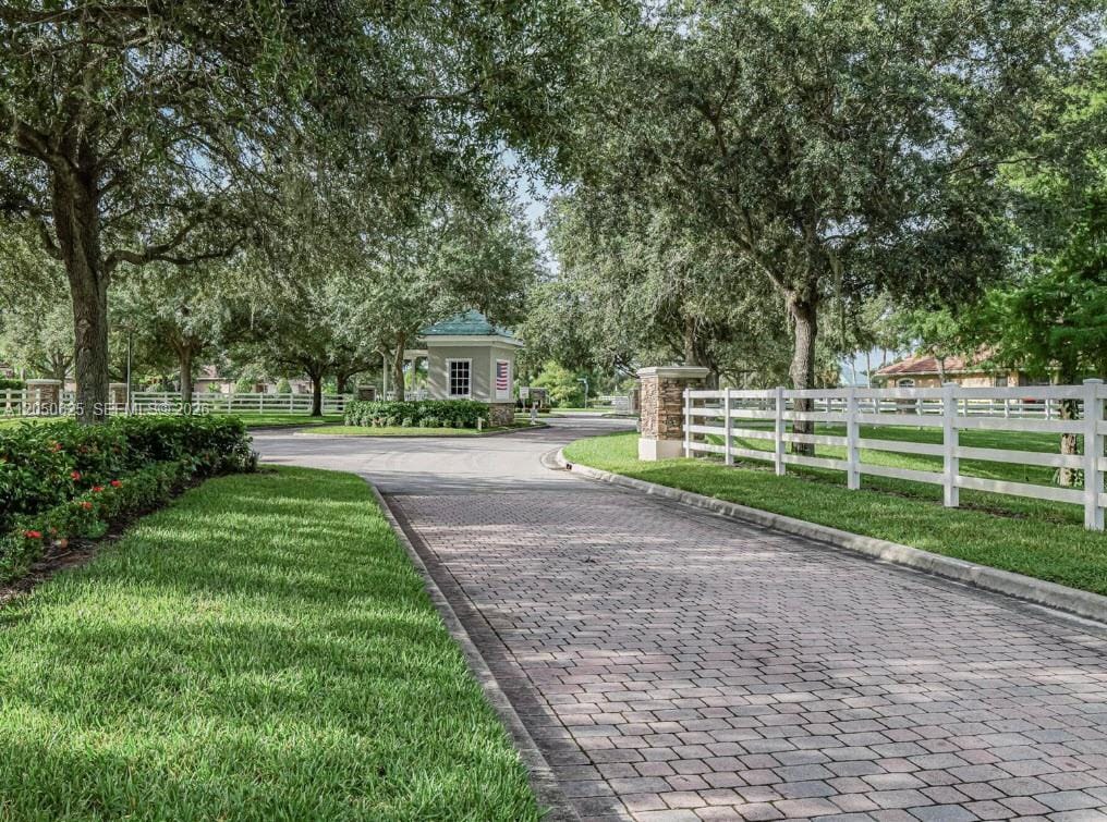 520 Caroline Drive, Vero Beach, FL 32968 photo 2