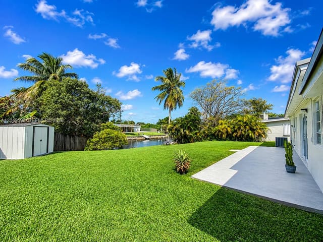 11121 SW 46th Street, Miami, FL 33165