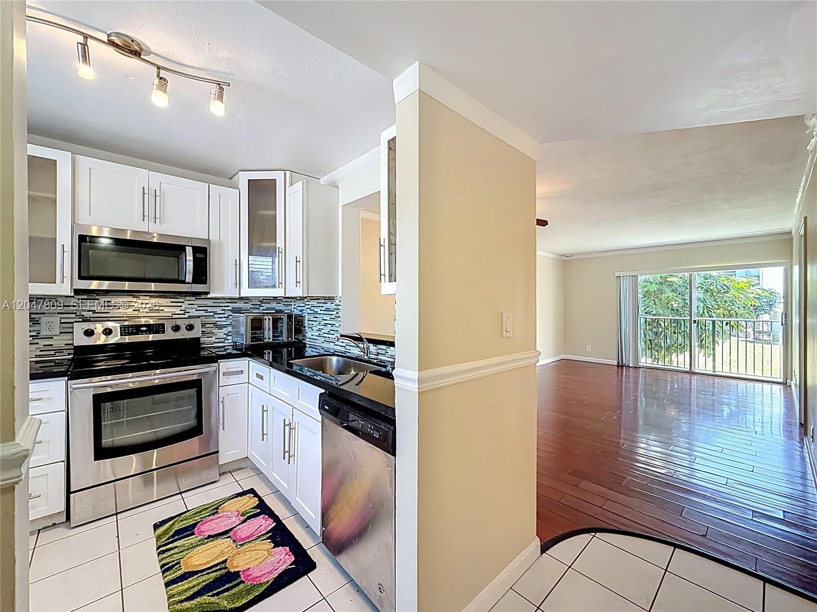 8740 N Sherman Circle 206 — photo 3
