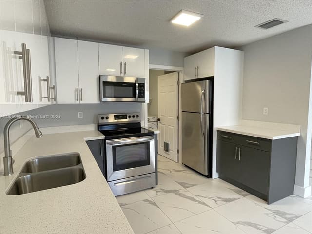1370 NW 3rd Street ., Dania Beach, FL 33004