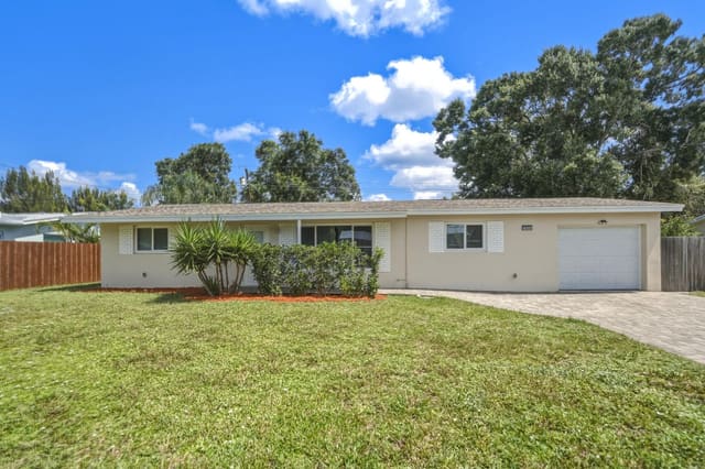 1956 SW 1st Place SW, Vero Beach, FL 32962