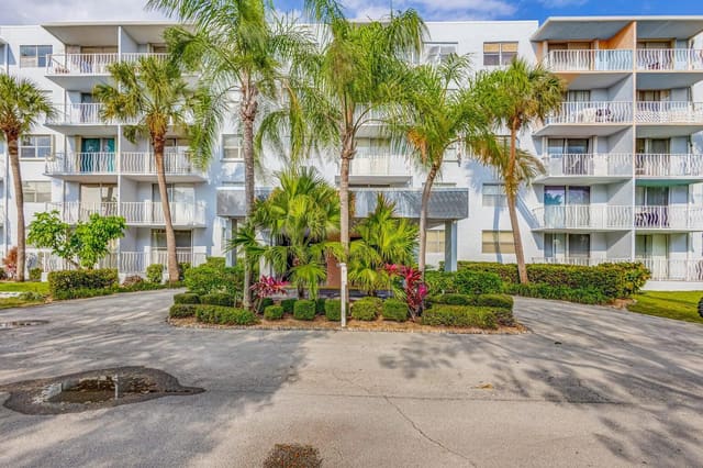 480 Executive Center Drive 2g, West Palm Beach, FL 33401