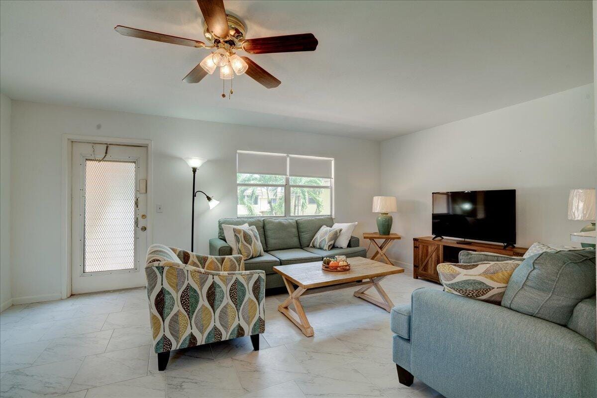 222 Saxony E 222, Delray Beach, FL 33446 photo 2