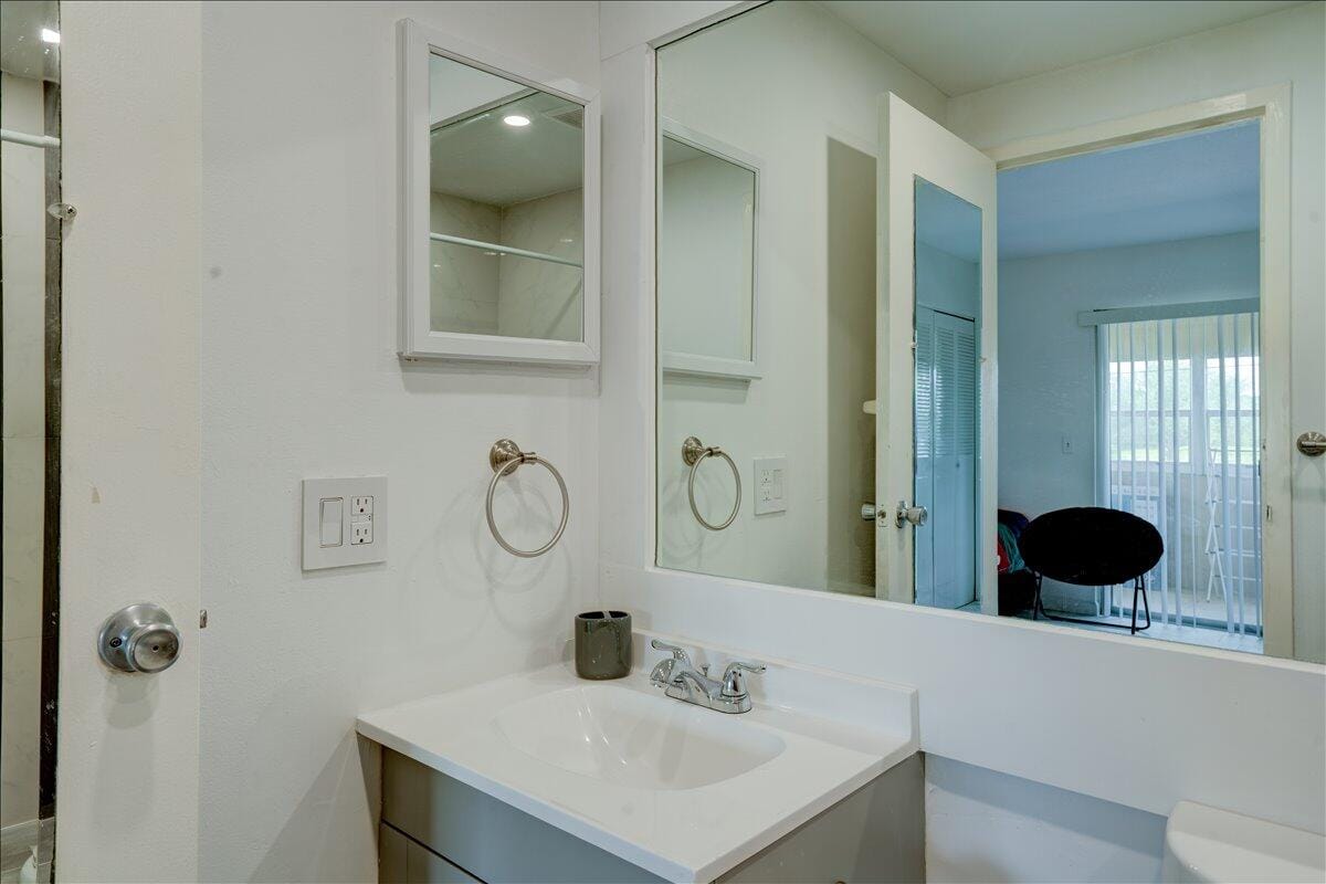 222 Saxony E 222, Delray Beach, FL 33446 photo 13
