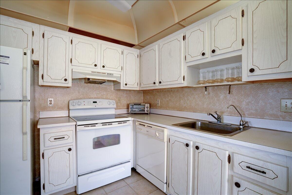 222 Saxony E 222, Delray Beach, FL 33446 photo 7