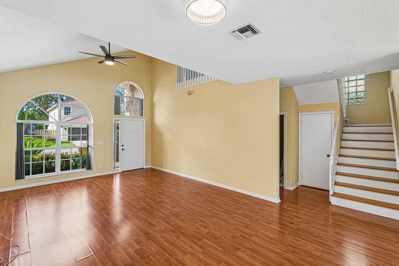 7835 Springfield Lake Drive — photo 2