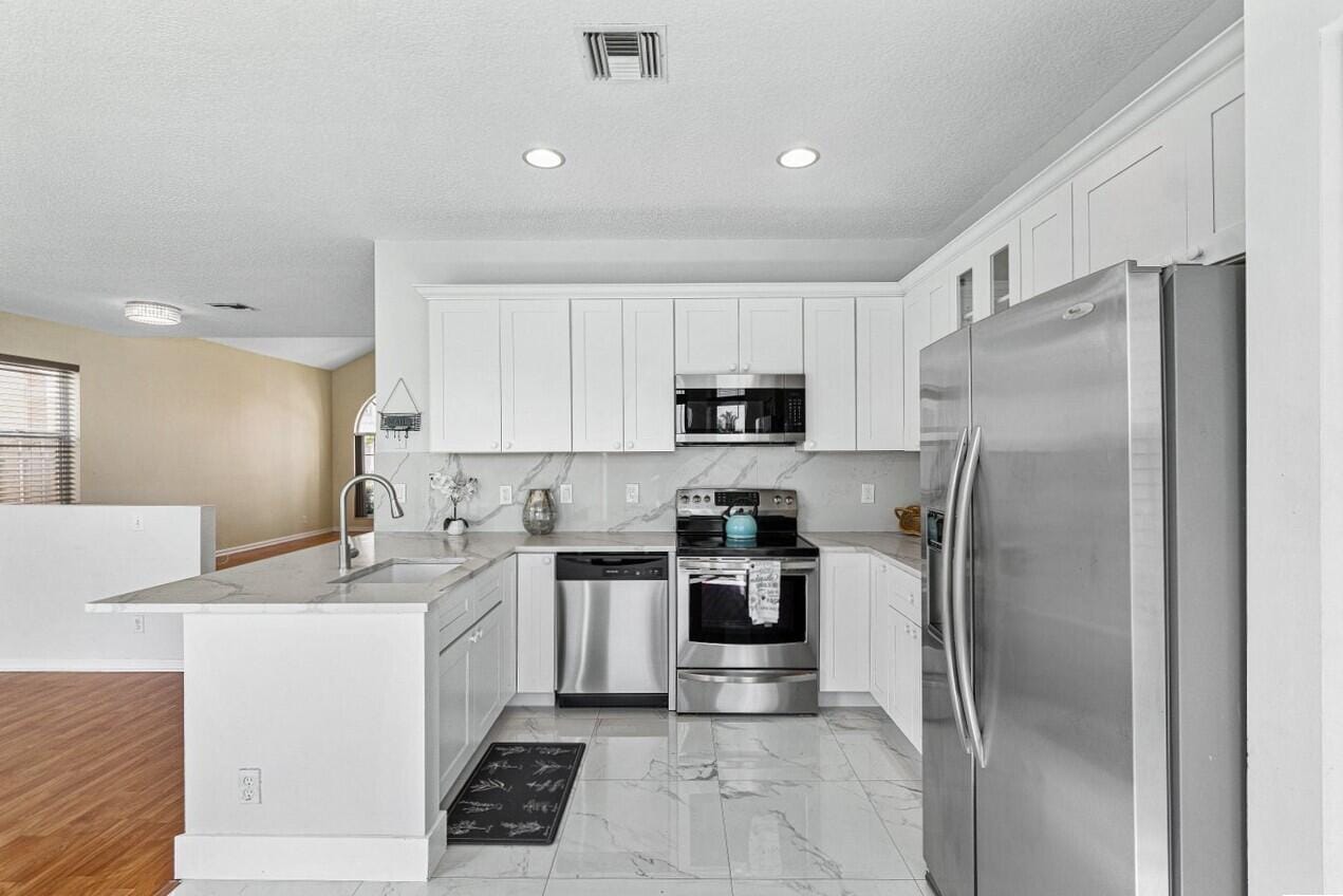 7835 Springfield Lake Drive — photo 6