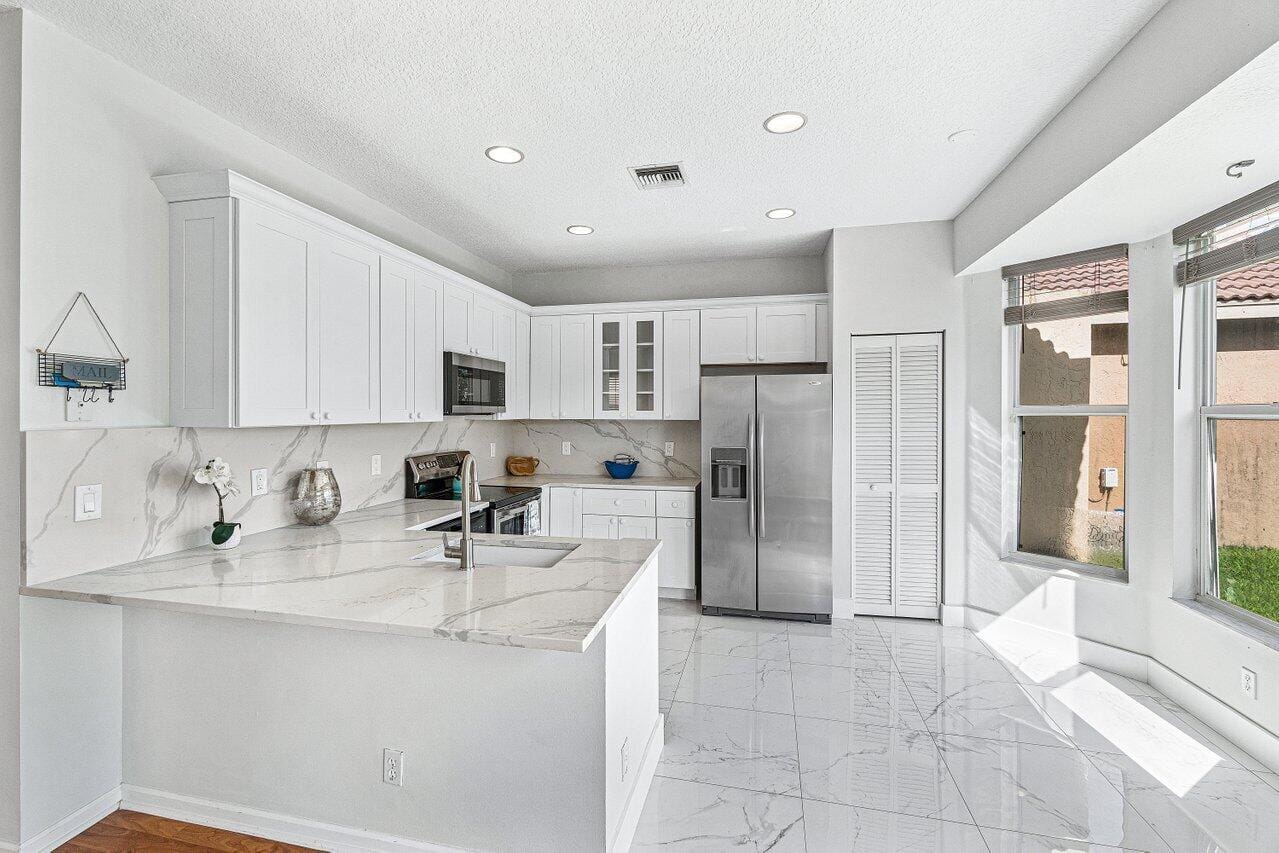 7835 Springfield Lake Drive — photo 7