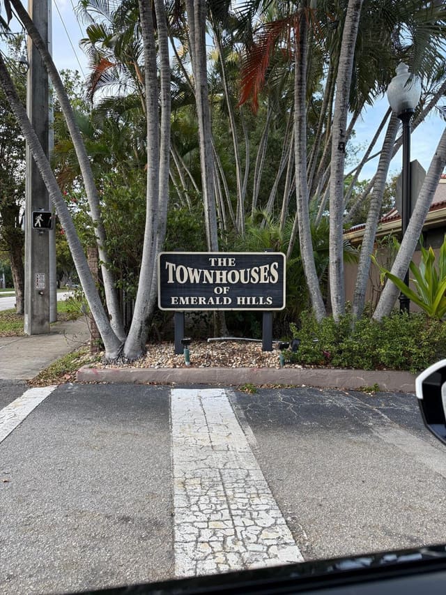 802 Saint Andrews Road 15, Hollywood, FL 33021