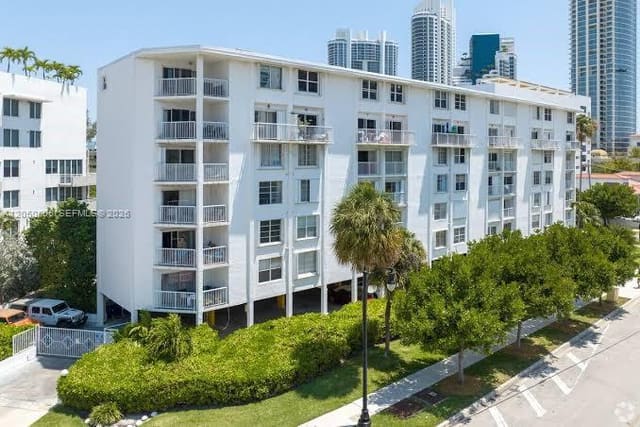 17800 Atlantic Boulevard PH15, Sunny Isles Beach, FL 33160