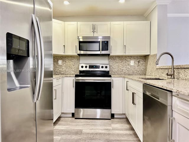 15430 SW 82 Lane 633, Miami, FL 33193