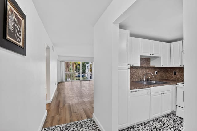 1505 Crescent Circle B24, Lake Park, FL 33403