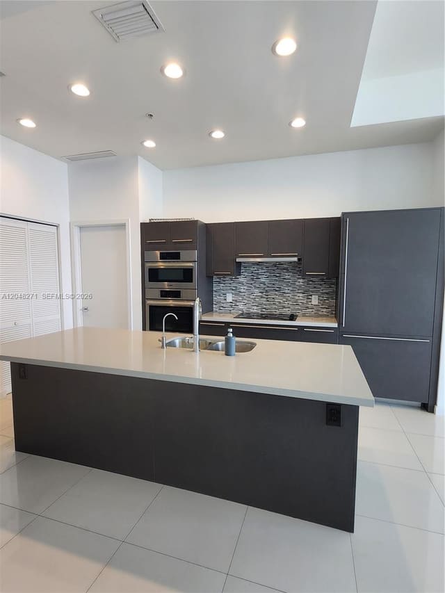 7825 NW 107th Avenue 801, Doral, FL 33178