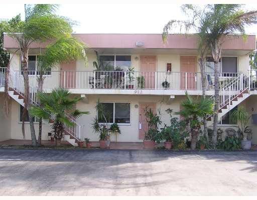912 NE 17th Court 4, Fort Lauderdale, FL 33305