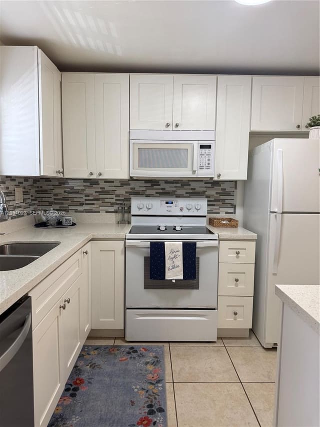 9540 Sunrise Lakes Boulevard 208, Sunrise, FL 33322