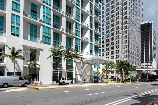 300 S Biscayne Boulevard T-2814, Miami, FL 33131