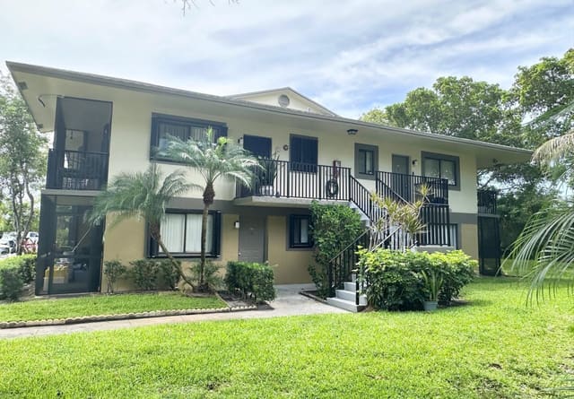 588 Trace Circle 211, Deerfield Beach, FL 33441