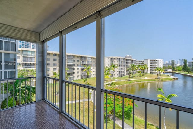 2851 Leonard Drive J402, Aventura, FL 33160