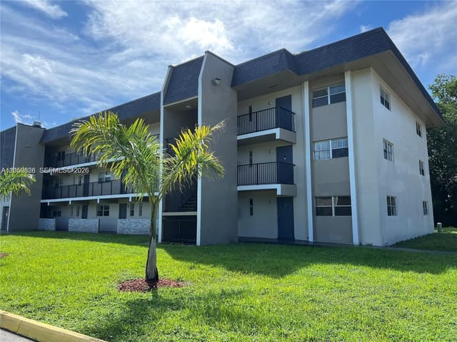 8000 Fairview Drive 301, Versailles Gardens Condo, Tamarac, FL