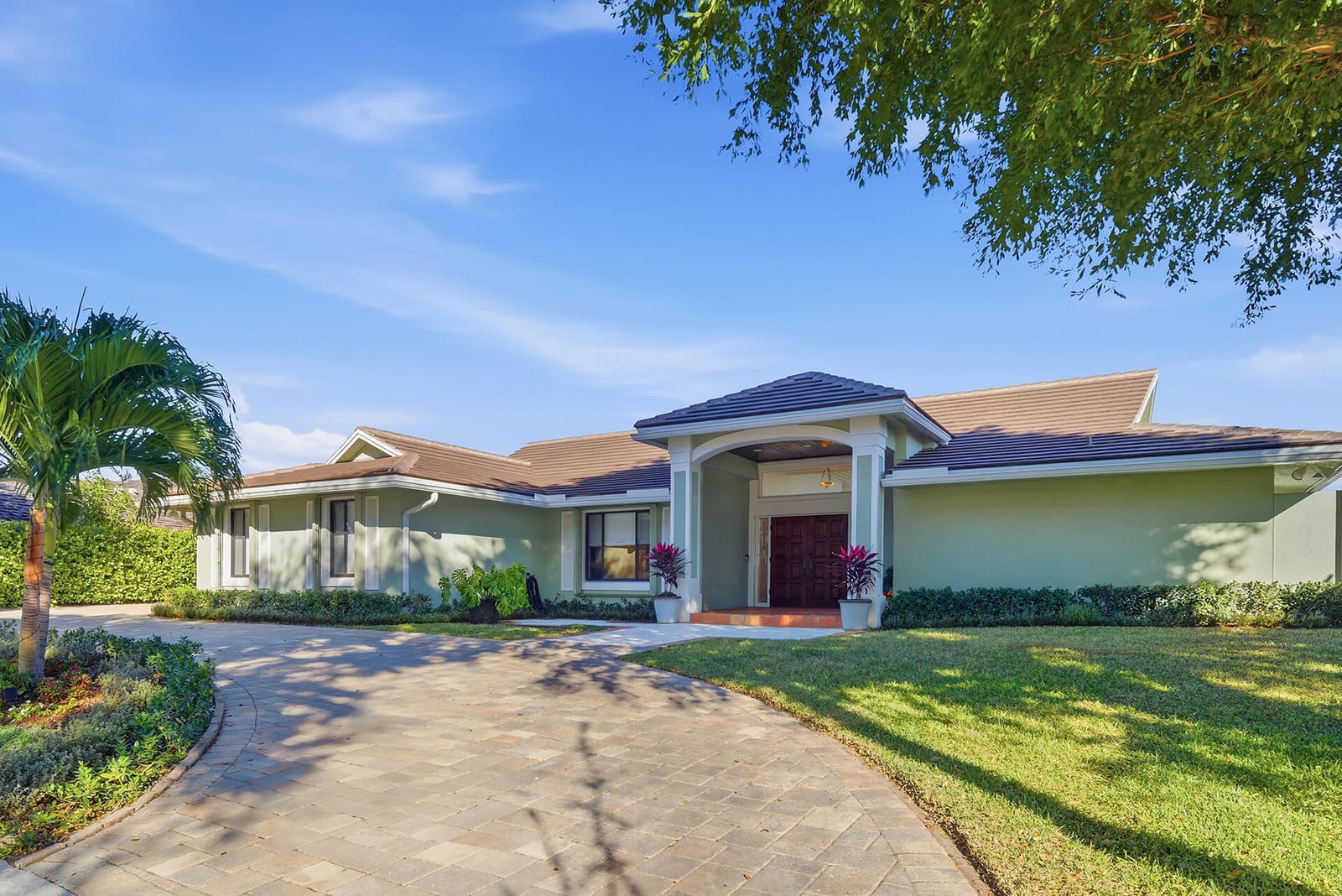 2308 Embassy Drive, West Palm Beach, FL 33401 photo 4