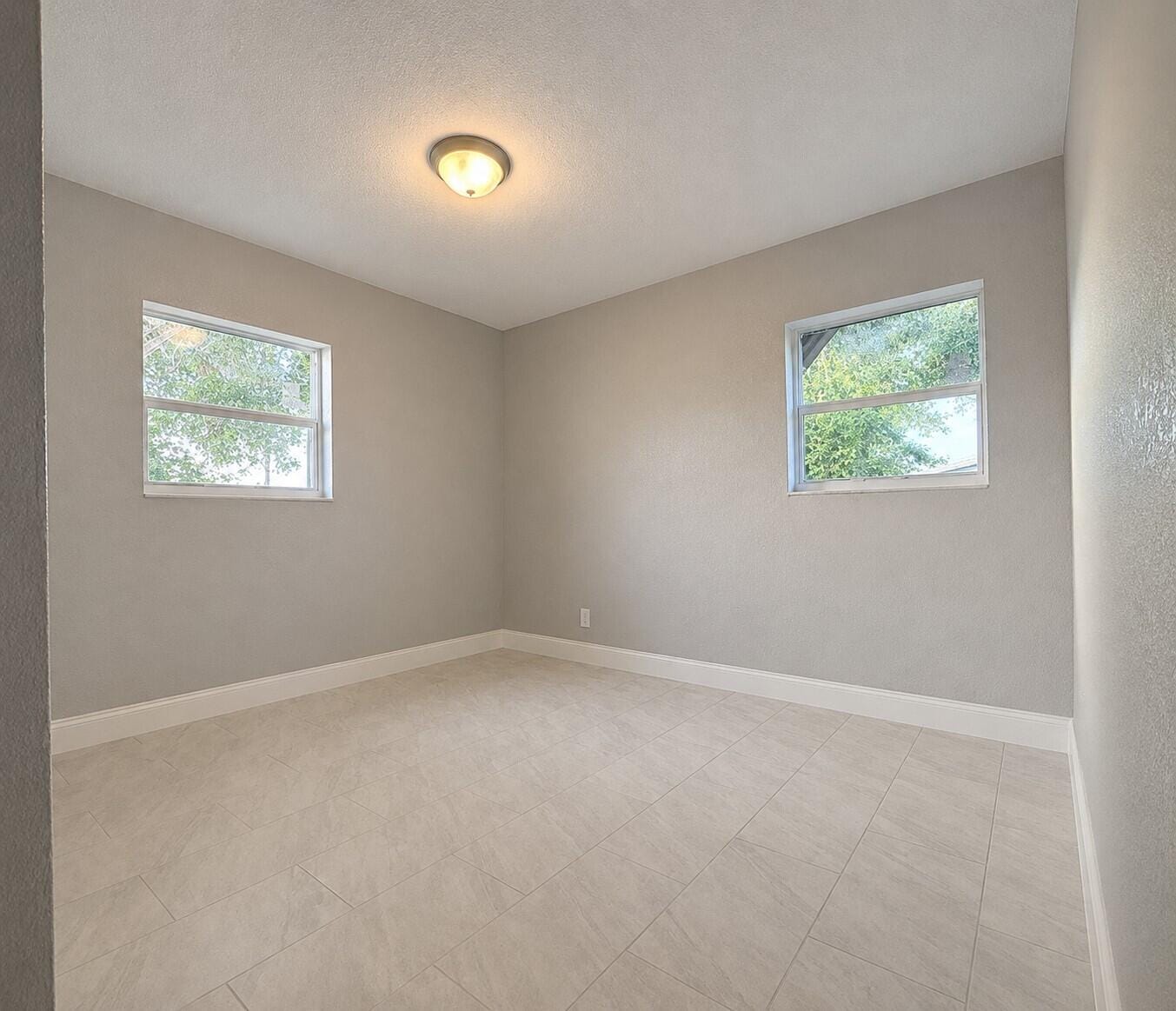1321 W 3rd Street — photo 8